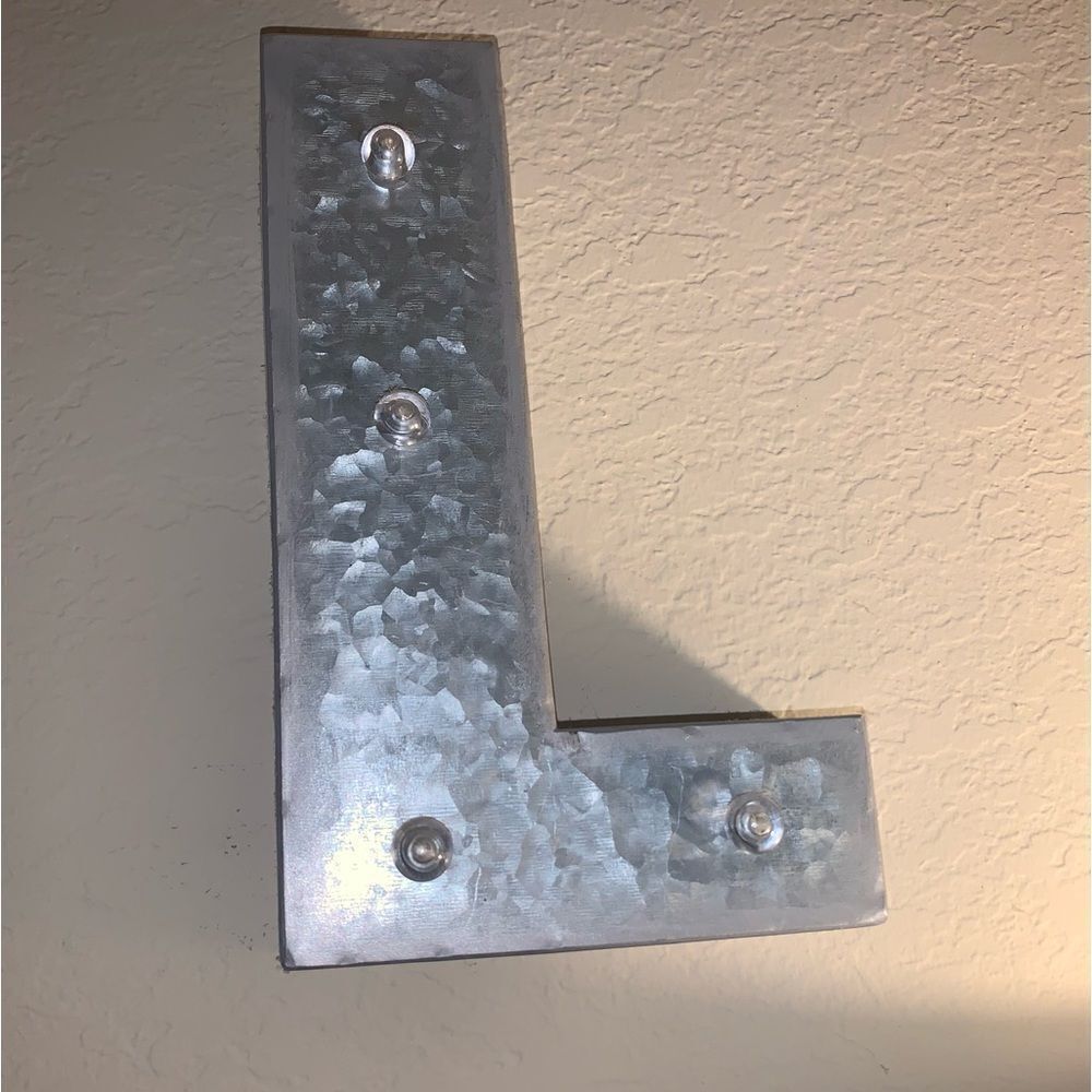 Metal lighted initial “L” - Picture 3 of 3